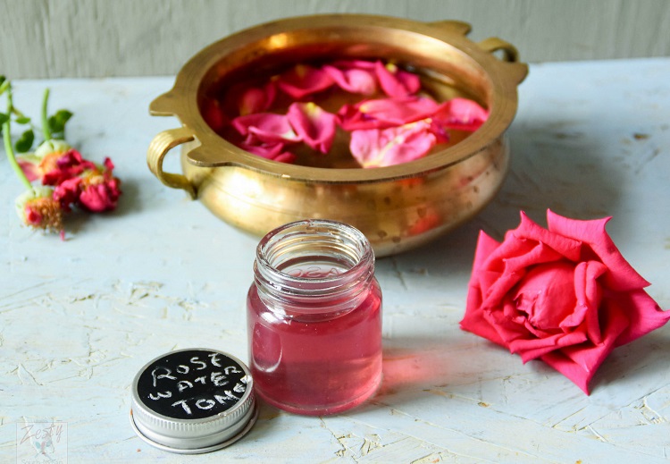 Cách tự làm nước hoa hồng tại nhà